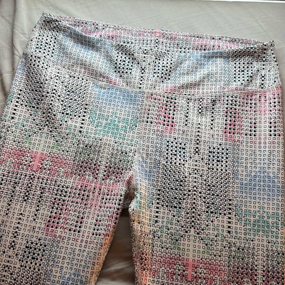 Women’s large, brand “Fabletics” workout capris, like new never worn
